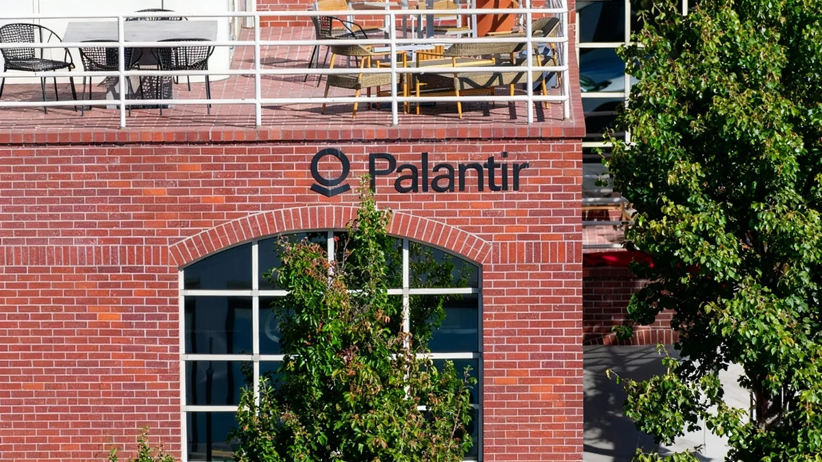Palantir Offers High School Grads Jobs Instead of College